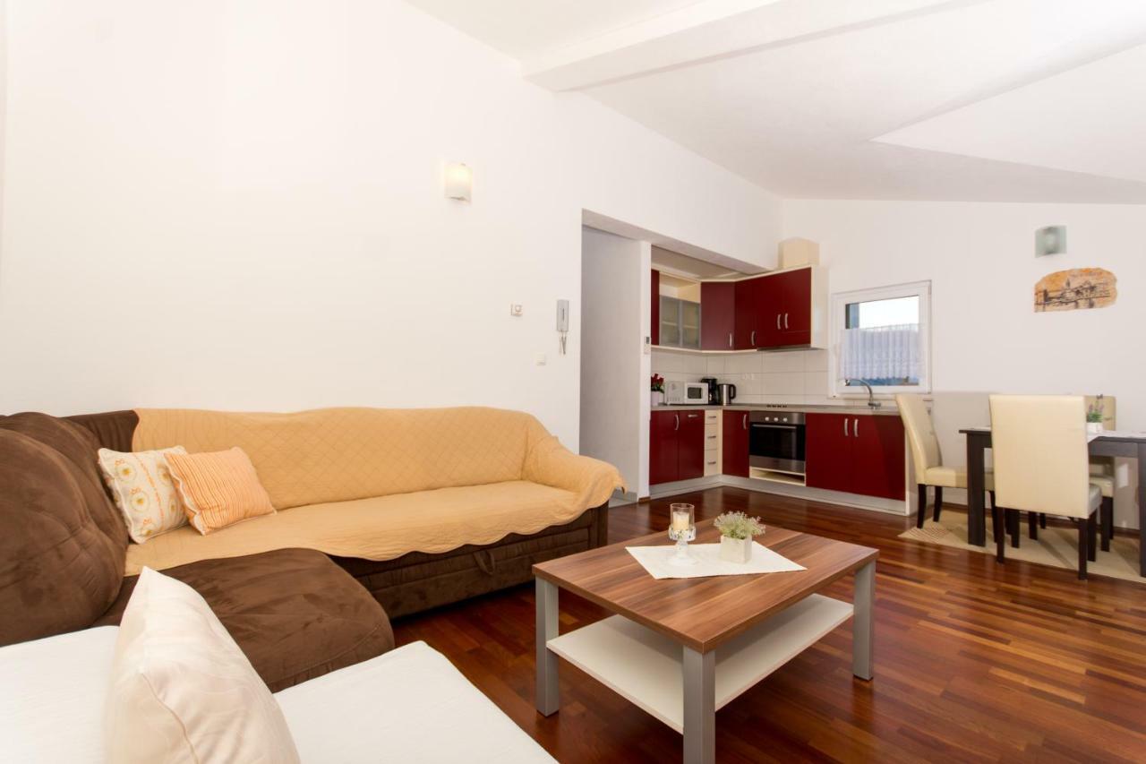 Cavar Apartament *