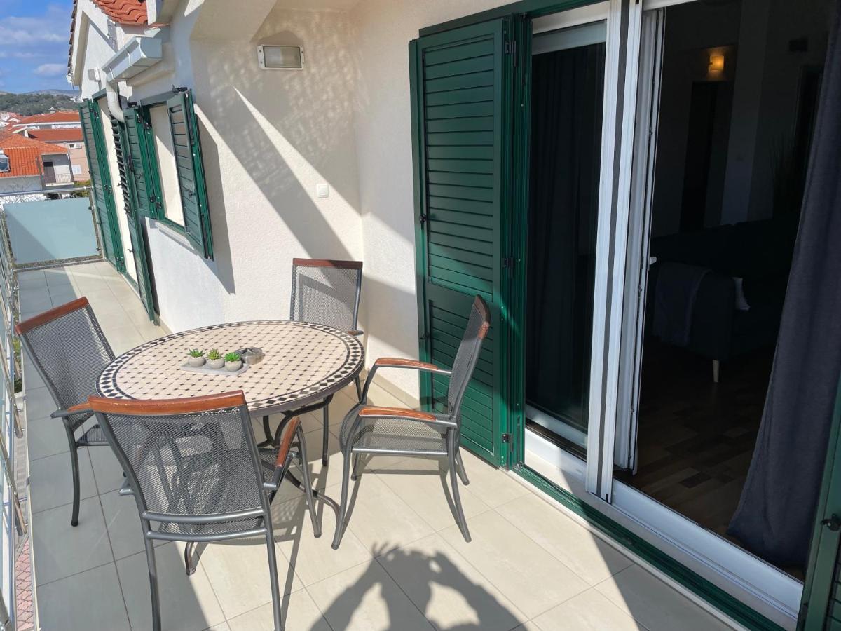 Apartament Cavar *