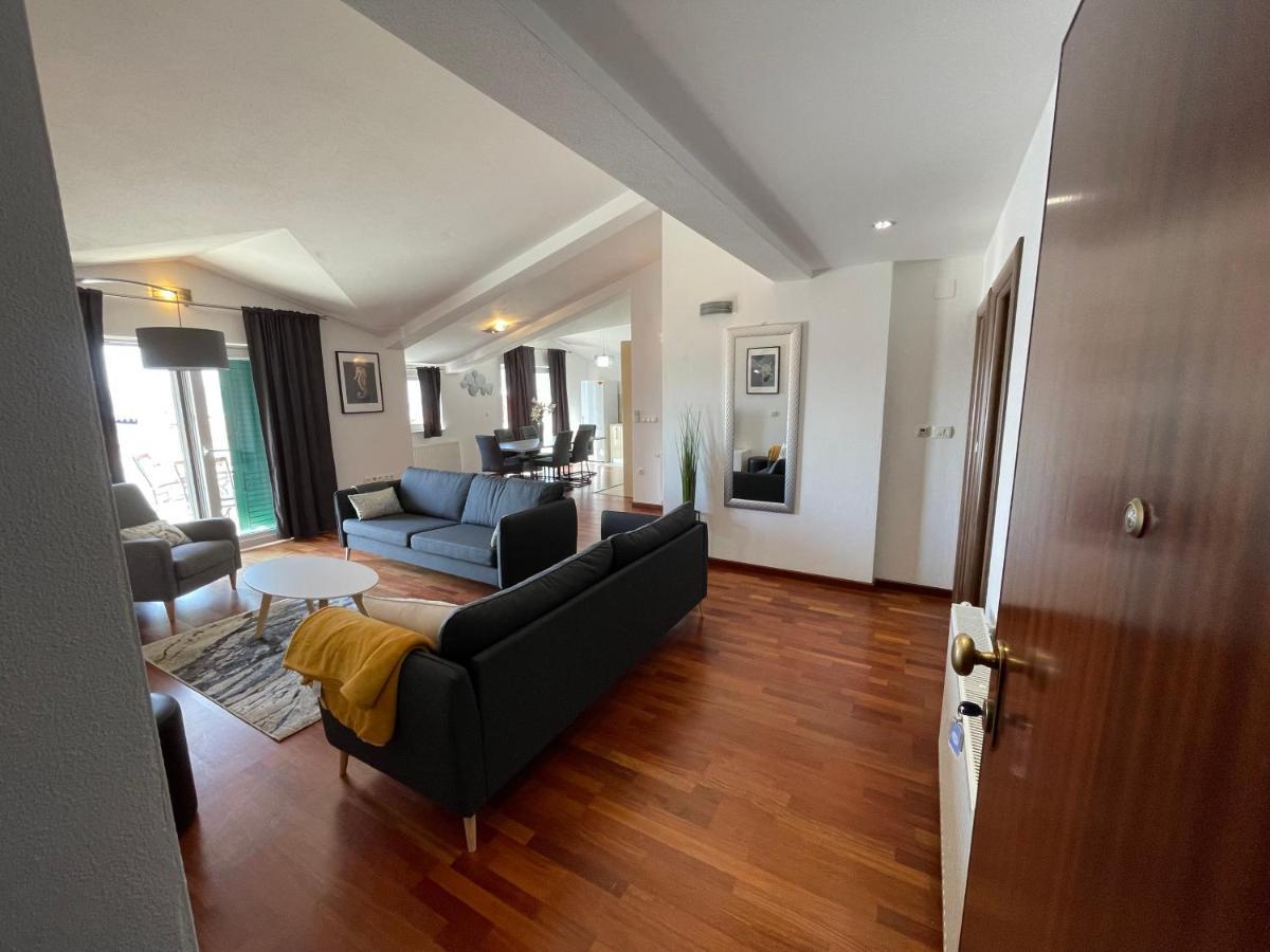 Apartament Cavar *