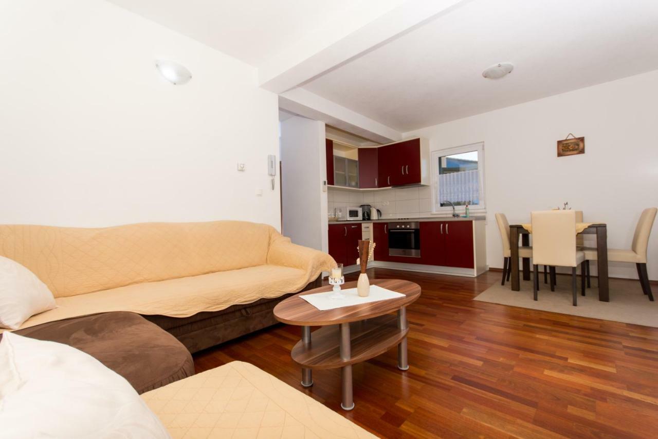 Cavar Apartament *