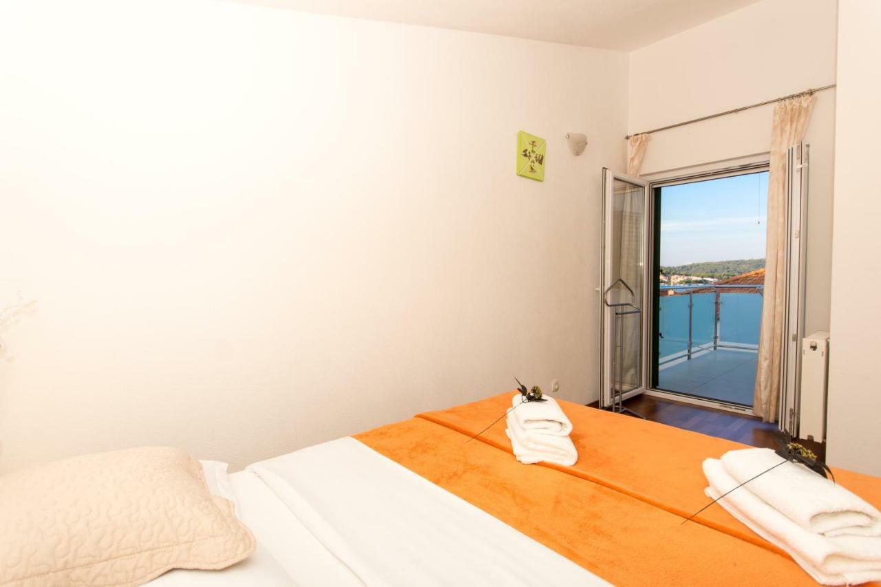 Apartament Cavar *